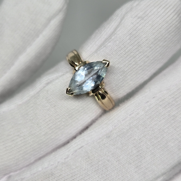 Aquamarine Marquise 10K Yellow Gold Elegant Women's Ring Sz 5.75 Beautiful - Picture 11 of 11